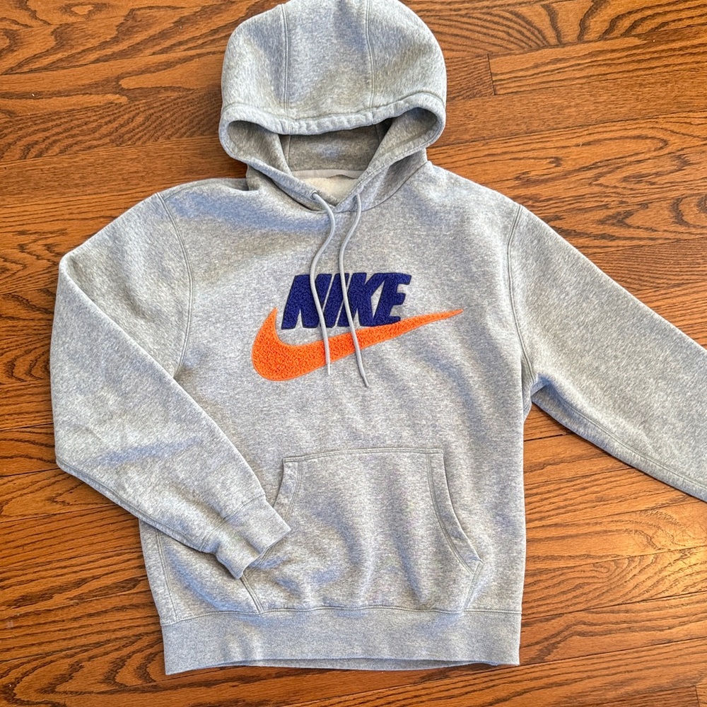 Nike Heather Gray men’s club fleece with Orange and Blue Logo
